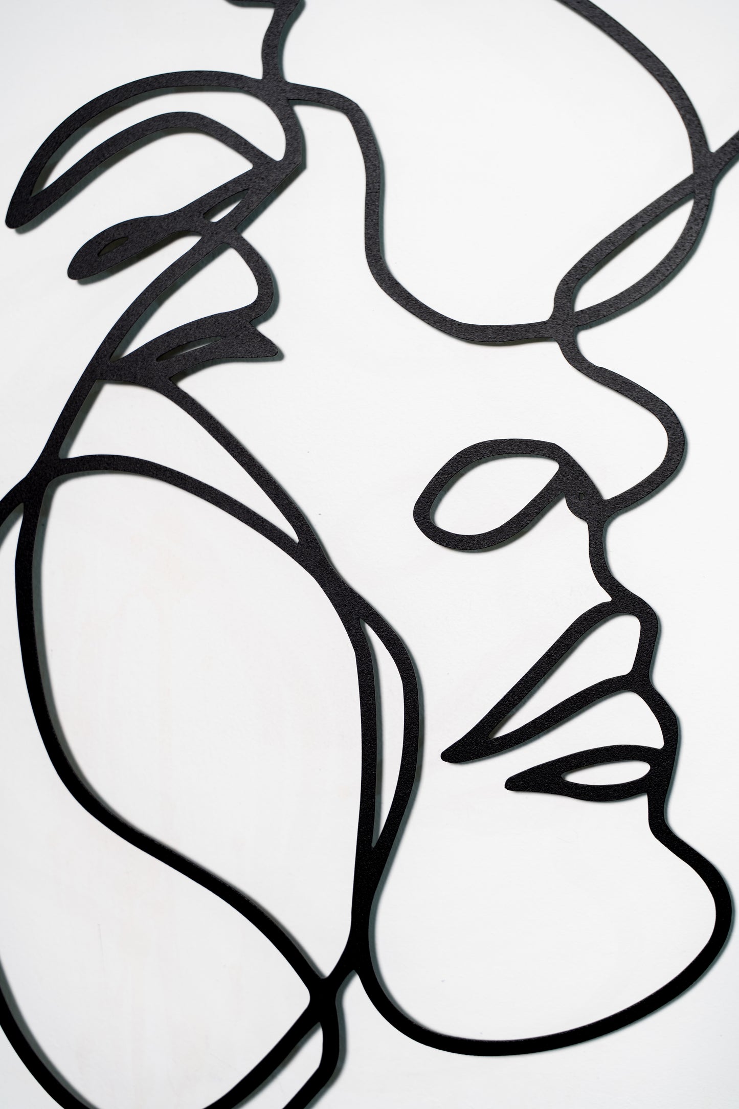 Scultura in Metallo "Passione Eterna" - Arte Murale Romantica per Arredamento Moderno