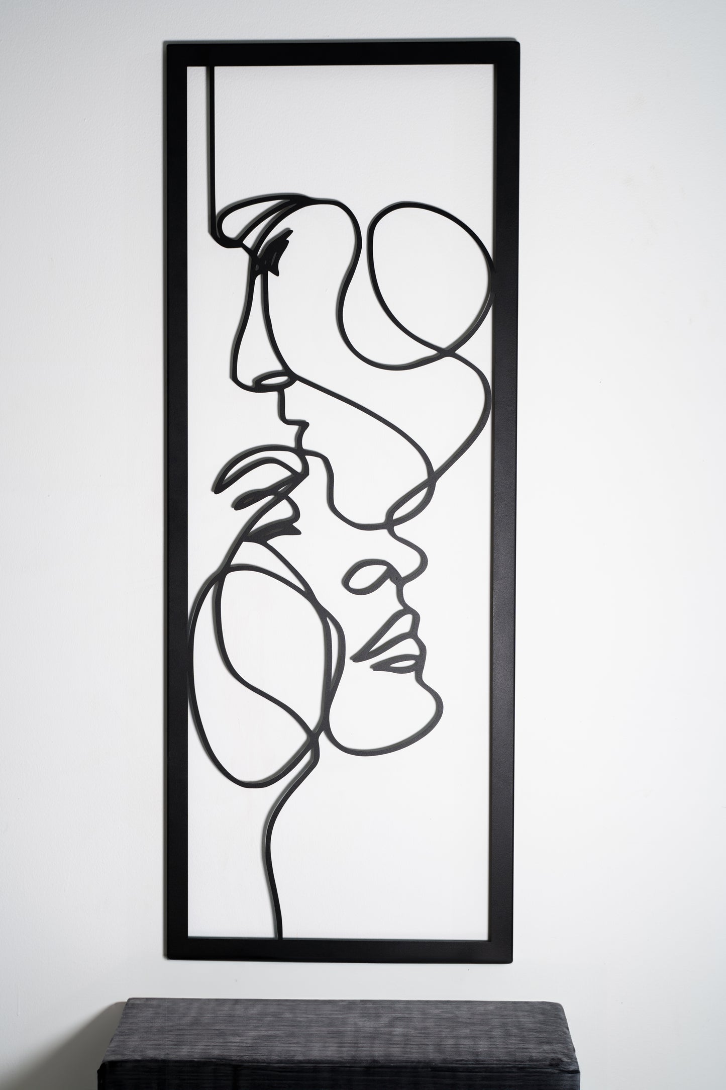 Scultura in Metallo "Passione Eterna" - Arte Murale Romantica per Arredamento Moderno