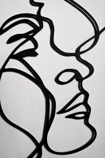 Scultura in Metallo "Passione Eterna" - Arte Murale Romantica per Arredamento Moderno